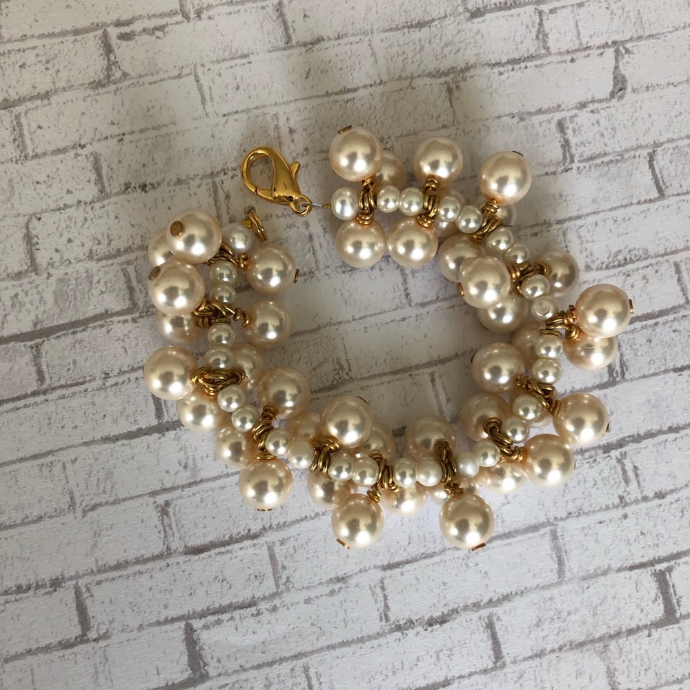 Clustered Pearl Charm Bracelet - Gold & Cream Pearls